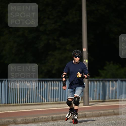 29.06.2025 - hella hamburg halbmarathon Dr. Thomas Lammeyer http://msf.ph/oto/8142438 29.06.2025 09:00:46 Kennedybrücke  meine-sportfotos.de