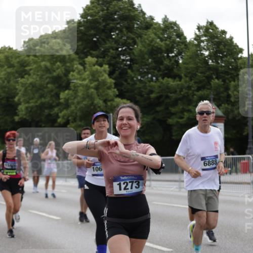 29.06.2025 - hella hamburg halbmarathon Jannik Wohlers http://msf.ph/oto/8142449 29.06.2025 10:44:31 Lombardsbrücke 1024, 1273, 1629, 1924, 2007, 2779, 3570, 4275, 6841, 6888, 8582, 8907, 9036, 9084, 9085, 10562, 10566, 10668, 10707, 11272, 12198, 12318, 12394, 13039, 13261, 13580, 14325, 15809, 16101, 16494, 16577, 16850, 17521, 18084, 18230, 18294 meine-sportfotos.de