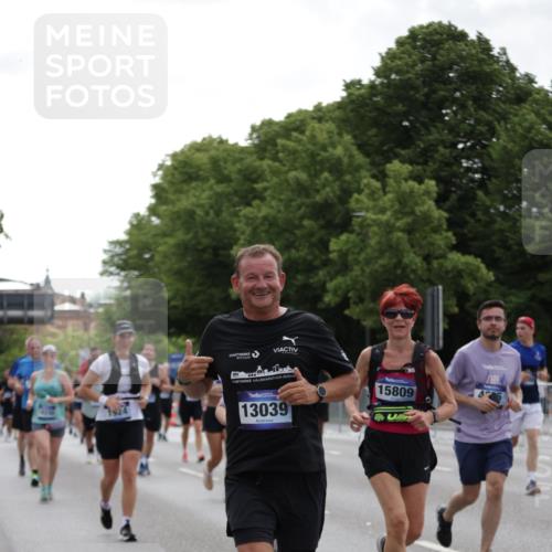 29.06.2025 - hella hamburg halbmarathon Jannik Wohlers http://msf.ph/oto/8142480 29.06.2025 10:44:33 Lombardsbrücke 1024, 1273, 1629, 1924, 2007, 2779, 3570, 4275, 5190, 6841, 6888, 7699, 7912, 8582, 8907, 9036, 9084, 9085, 10562, 10566, 10668, 10707, 11272, 12198, 12318, 12332, 12334, 12394, 13039, 13261, 13580, 14325, 14777, 15458, 15809, 16101, 16494, 16577, 16850, 17521, 18084, 18230, 18294 meine-sportfotos.de