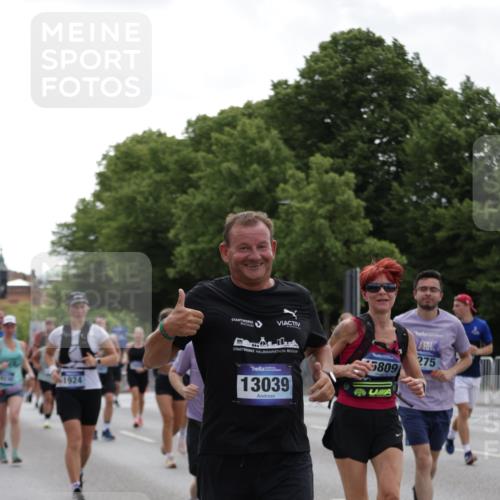 29.06.2025 - hella hamburg halbmarathon Jannik Wohlers http://msf.ph/oto/8142512 29.06.2025 10:44:33 Lombardsbrücke 1024, 1273, 1629, 1924, 2007, 2779, 3570, 4275, 5190, 6841, 6888, 7699, 7912, 8582, 8907, 9036, 9084, 9085, 10562, 10566, 10668, 10707, 11272, 12198, 12318, 12332, 12334, 12394, 13039, 13261, 13580, 14325, 14777, 15458, 15809, 16101, 16494, 16577, 16850, 17521, 18084, 18230, 18294 meine-sportfotos.de