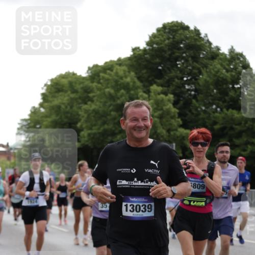 29.06.2025 - hella hamburg halbmarathon Jannik Wohlers http://msf.ph/oto/8142517 29.06.2025 10:44:33 Lombardsbrücke 1024, 1273, 1629, 1924, 2007, 2779, 3570, 4275, 5190, 6841, 6888, 7699, 7912, 8582, 8907, 9036, 9084, 9085, 10562, 10566, 10668, 10707, 11272, 12198, 12318, 12332, 12334, 12394, 13039, 13261, 13580, 14325, 14777, 15458, 15809, 16101, 16494, 16577, 16850, 17521, 18084, 18230, 18294 meine-sportfotos.de