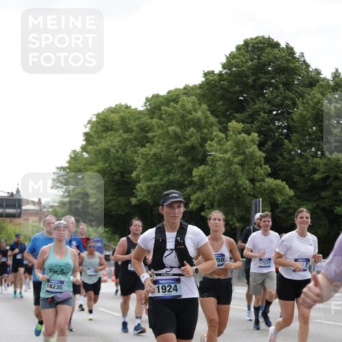 29.06.2025 - hella hamburg halbmarathon Jannik Wohlers http://msf.ph/oto/8142525 29.06.2025 10:44:35 Lombardsbrücke 1024, 1273, 1629, 1685, 1924, 2007, 2779, 3570, 4275, 5190, 6509, 6841, 6888, 7699, 7912, 8582, 8762, 8907, 9036, 9084, 9085, 10562, 10566, 10668, 10707, 12198, 12332, 12334, 12394, 13039, 13261, 13580, 14325, 14777, 15458, 15809, 16101, 16494, 16850, 17521, 18084, 18230, 18294 meine-sportfotos.de