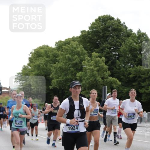 29.06.2025 - hella hamburg halbmarathon Jannik Wohlers http://msf.ph/oto/8142543 29.06.2025 10:44:36 Lombardsbrücke 1024, 1273, 1629, 1685, 1924, 2007, 2779, 3570, 4275, 4337, 5190, 6509, 6841, 6888, 7699, 7912, 8582, 8594, 8762, 8907, 9036, 10562, 10566, 10668, 10707, 12198, 12332, 12334, 12394, 13039, 13261, 13580, 14325, 14777, 15458, 15809, 16101, 16494, 16850, 17521, 18084, 18230, 18294 meine-sportfotos.de