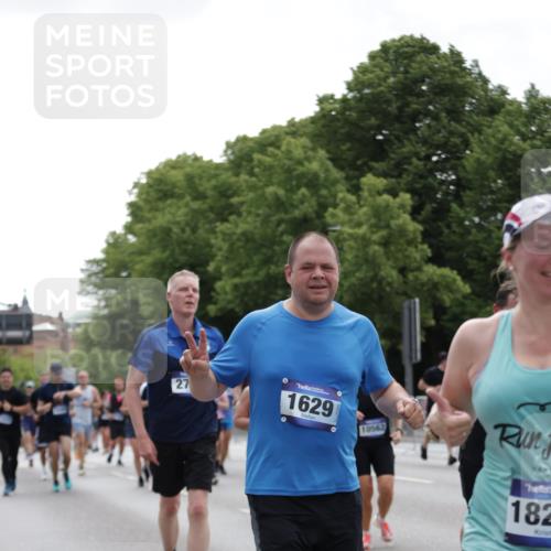 29.06.2025 - hella hamburg halbmarathon Jannik Wohlers http://msf.ph/oto/8142637 29.06.2025 10:44:38 Lombardsbrücke 1024, 1273, 1629, 1685, 1924, 2007, 2779, 3570, 4186, 4275, 4337, 5190, 6509, 6841, 6888, 7699, 7912, 8582, 8594, 8762, 8907, 9036, 10562, 10566, 10668, 10707, 12198, 12332, 12334, 12394, 13039, 13261, 13580, 14325, 14758, 14777, 15458, 15750, 15998, 16101, 16850, 17521, 18084, 18230, 18294 meine-sportfotos.de