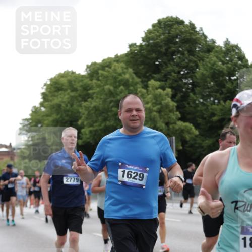 29.06.2025 - hella hamburg halbmarathon Jannik Wohlers http://msf.ph/oto/8142647 29.06.2025 10:44:38 Lombardsbrücke 1024, 1273, 1629, 1685, 1924, 2007, 2779, 3570, 4186, 4275, 4337, 5190, 6509, 6841, 6888, 7699, 7912, 8582, 8594, 8762, 8907, 9036, 10562, 10566, 10668, 10707, 12198, 12332, 12334, 12394, 13039, 13261, 13580, 14325, 14758, 14777, 15458, 15750, 15998, 16101, 16850, 17521, 18084, 18230, 18294 meine-sportfotos.de