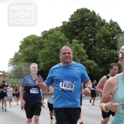 29.06.2025 - hella hamburg halbmarathon Jannik Wohlers http://msf.ph/oto/8142650 29.06.2025 10:44:39 Lombardsbrücke 1024, 1273, 1629, 1685, 1924, 2007, 2779, 3570, 4186, 4275, 4337, 5190, 6509, 6841, 6888, 7699, 7912, 8594, 8762, 8907, 9036, 10562, 10566, 10668, 10707, 12198, 12332, 12334, 12394, 13039, 13261, 13580, 14758, 14777, 15458, 15750, 15751, 15998, 16850, 17521, 18084, 18230, 18294 meine-sportfotos.de