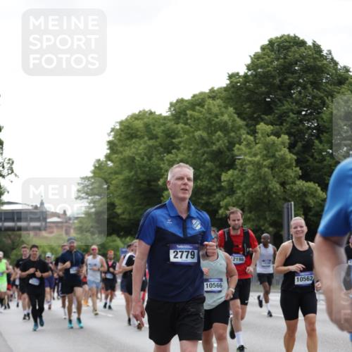 29.06.2025 - hella hamburg halbmarathon Jannik Wohlers http://msf.ph/oto/8142657 29.06.2025 10:44:39 Lombardsbrücke 1024, 1273, 1629, 1685, 1924, 2007, 2779, 3570, 4186, 4275, 4337, 5190, 6509, 6841, 6888, 7699, 7912, 8594, 8762, 8907, 9036, 10562, 10566, 10668, 10707, 12198, 12332, 12334, 12394, 13039, 13261, 13580, 14758, 14777, 15458, 15750, 15751, 15998, 16850, 17521, 18084, 18230, 18294 meine-sportfotos.de