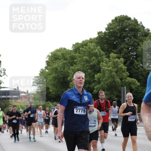 29.06.2025 - hella hamburg halbmarathon Jannik Wohlers http://msf.ph/oto/8142662 29.06.2025 10:44:39 Lombardsbrücke 1024, 1273, 1629, 1685, 1924, 2007, 2779, 3570, 4186, 4275, 4337, 5190, 6509, 6841, 6888, 7699, 7912, 8594, 8762, 8907, 9036, 10562, 10566, 10668, 10707, 12198, 12332, 12334, 12394, 13039, 13261, 13580, 14758, 14777, 15458, 15750, 15751, 15998, 16850, 17521, 18084, 18230, 18294 meine-sportfotos.de