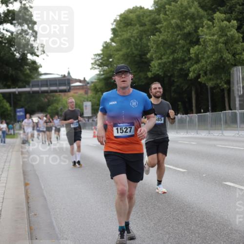 29.06.2025 - hella hamburg halbmarathon Jannik Wohlers http://msf.ph/oto/8142679 29.06.2025 10:07:40 Lombardsbrücke 1079, 1527, 2309, 3328, 4228, 4864, 5287, 7348, 8585, 9966, 12658, 12893, 13458, 15785, 16809, 18325, 18531 meine-sportfotos.de