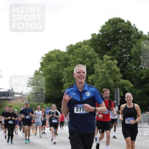 29.06.2025 - hella hamburg halbmarathon Jannik Wohlers http://msf.ph/oto/8142685 29.06.2025 10:44:40 Lombardsbrücke 1024, 1273, 1629, 1685, 1924, 2007, 2779, 3570, 4186, 4275, 4337, 5190, 6509, 6841, 6888, 7699, 7912, 8594, 8762, 8907, 9036, 10562, 10566, 10668, 10707, 11393, 12198, 12332, 12334, 12394, 13039, 13261, 13580, 14758, 14777, 15458, 15750, 15751, 15998, 16850, 17521, 18084, 18230, 18294 meine-sportfotos.de