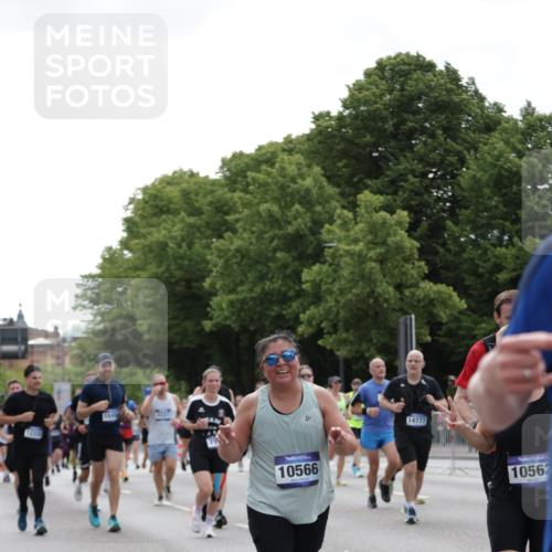 29.06.2025 - hella hamburg halbmarathon Jannik Wohlers http://msf.ph/oto/8142706 29.06.2025 10:44:41 Lombardsbrücke 1024, 1273, 1629, 1685, 1924, 2007, 2779, 3160, 3164, 3570, 4186, 4275, 4337, 4851, 5190, 6509, 6888, 7699, 7912, 8594, 8762, 8907, 9036, 10562, 10566, 10668, 10707, 11393, 12198, 12332, 12334, 12394, 12793, 13039, 13261, 13580, 14513, 14758, 14777, 15458, 15750, 15751, 15998, 16850, 17521, 18084, 18230, 18294 meine-sportfotos.de