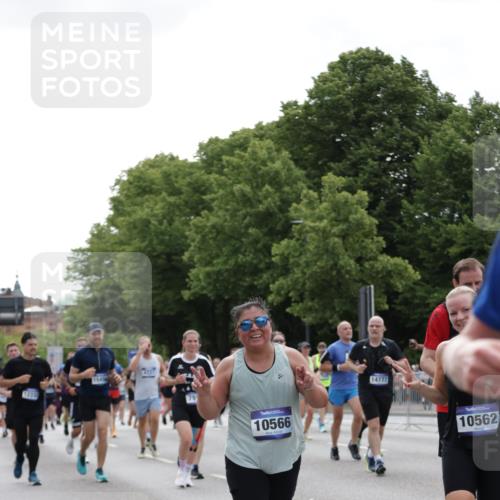 29.06.2025 - hella hamburg halbmarathon Jannik Wohlers http://msf.ph/oto/8142711 29.06.2025 10:44:41 Lombardsbrücke 1024, 1273, 1629, 1685, 1924, 2007, 2779, 3160, 3164, 3570, 4186, 4275, 4337, 4851, 5190, 6509, 6888, 7699, 7912, 8594, 8762, 8907, 9036, 10562, 10566, 10668, 10707, 11393, 12198, 12332, 12334, 12394, 12793, 13039, 13261, 13580, 14513, 14758, 14777, 15458, 15750, 15751, 15998, 16850, 17521, 18084, 18230, 18294 meine-sportfotos.de