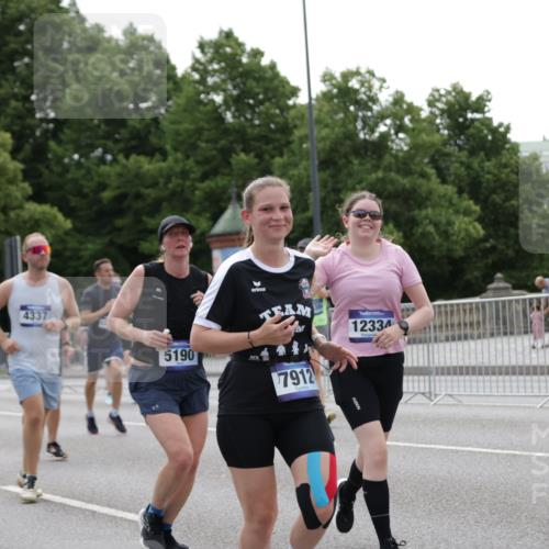 29.06.2025 - hella hamburg halbmarathon Jannik Wohlers http://msf.ph/oto/8142731 29.06.2025 10:44:45 Lombardsbrücke 1024, 1685, 1798, 2007, 2779, 3160, 3164, 3879, 3993, 4186, 4337, 4504, 4820, 4851, 5099, 5108, 5190, 5636, 6509, 6788, 6980, 7699, 7912, 8594, 8605, 8762, 8907, 10562, 10566, 10707, 11314, 11393, 12198, 12332, 12334, 12394, 12793, 12905, 13555, 13580, 14002, 14513, 14758, 14777, 15458, 15750, 15751, 15998, 16850, 17521, 18084, 18230, 18294 meine-sportfotos.de
