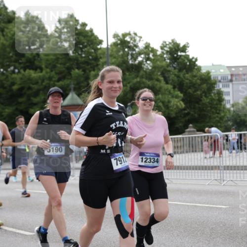 29.06.2025 - hella hamburg halbmarathon Jannik Wohlers http://msf.ph/oto/8142741 29.06.2025 10:44:45 Lombardsbrücke 1024, 1685, 1798, 2007, 2779, 3160, 3164, 3879, 3993, 4186, 4337, 4504, 4820, 4851, 5099, 5108, 5190, 5636, 6509, 6788, 6980, 7699, 7912, 8594, 8605, 8762, 8907, 10562, 10566, 10707, 11314, 11393, 12198, 12332, 12334, 12394, 12793, 12905, 13555, 13580, 14002, 14513, 14758, 14777, 15458, 15750, 15751, 15998, 16850, 17521, 18084, 18230, 18294 meine-sportfotos.de