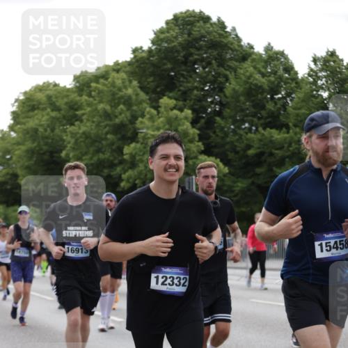 29.06.2025 - hella hamburg halbmarathon Jannik Wohlers http://msf.ph/oto/8142774 29.06.2025 10:44:46 Lombardsbrücke 1024, 1685, 1798, 2007, 2779, 3160, 3164, 3879, 3993, 4099, 4102, 4186, 4337, 4504, 4820, 4851, 5099, 5108, 5190, 5636, 6509, 6788, 6980, 7699, 7912, 8594, 8605, 8762, 8907, 10562, 10566, 11314, 11393, 11473, 11474, 12198, 12332, 12334, 12394, 12415, 12793, 12905, 13555, 13580, 14002, 14410, 14513, 14758, 14777, 15458, 15750, 15751, 15998, 16850, 17521, 18084, 18230, 18294 meine-sportfotos.de