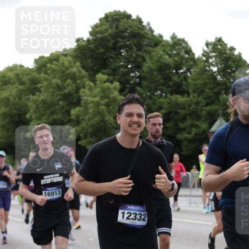 29.06.2025 - hella hamburg halbmarathon Jannik Wohlers http://msf.ph/oto/8142791 29.06.2025 10:44:47 Lombardsbrücke 1024, 1685, 1798, 2007, 2779, 3160, 3164, 3879, 3993, 4099, 4102, 4186, 4337, 4504, 4820, 4851, 5099, 5108, 5190, 5636, 6509, 6763, 6788, 6980, 7699, 7912, 8594, 8605, 8762, 8907, 10562, 10566, 11119, 11314, 11393, 11473, 11474, 12198, 12332, 12334, 12394, 12415, 12793, 12856, 12905, 13555, 14002, 14185, 14410, 14513, 14758, 14777, 15011, 15450, 15458, 15750, 15751, 15998, 17521, 18084, 18230, 18294 meine-sportfotos.de
