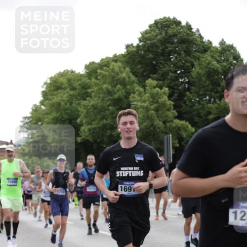 29.06.2025 - hella hamburg halbmarathon Jannik Wohlers http://msf.ph/oto/8142794 29.06.2025 10:44:47 Lombardsbrücke 1024, 1685, 1798, 2007, 2779, 3160, 3164, 3879, 3993, 4099, 4102, 4186, 4337, 4504, 4820, 4851, 5099, 5108, 5190, 5636, 6509, 6763, 6788, 6980, 7699, 7912, 8594, 8605, 8762, 8907, 10562, 10566, 11119, 11314, 11393, 11473, 11474, 12198, 12332, 12334, 12394, 12415, 12793, 12856, 12905, 13555, 14002, 14185, 14410, 14513, 14758, 14777, 15011, 15450, 15458, 15750, 15751, 15998, 17521, 18084, 18230, 18294 meine-sportfotos.de