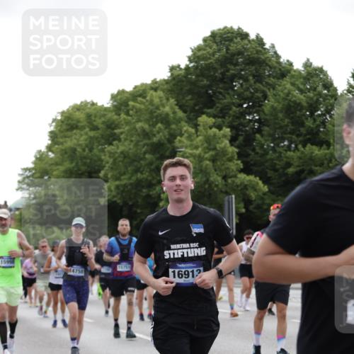 29.06.2025 - hella hamburg halbmarathon Jannik Wohlers http://msf.ph/oto/8142800 29.06.2025 10:44:47 Lombardsbrücke 1024, 1685, 1798, 2007, 2779, 3160, 3164, 3879, 3993, 4099, 4102, 4186, 4337, 4504, 4820, 4851, 5099, 5108, 5190, 5636, 6509, 6763, 6788, 6980, 7699, 7912, 8594, 8605, 8762, 8907, 10562, 10566, 11119, 11314, 11393, 11473, 11474, 12198, 12332, 12334, 12394, 12415, 12793, 12856, 12905, 13555, 14002, 14185, 14410, 14513, 14758, 14777, 15011, 15450, 15458, 15750, 15751, 15998, 17521, 18084, 18230, 18294 meine-sportfotos.de