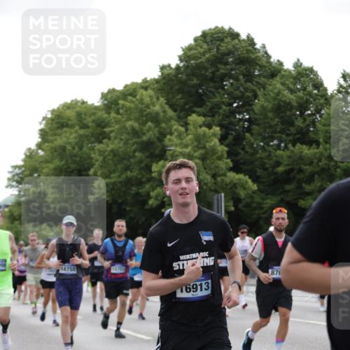29.06.2025 - hella hamburg halbmarathon Jannik Wohlers http://msf.ph/oto/8142811 29.06.2025 10:44:47 Lombardsbrücke 1024, 1685, 1798, 2007, 2779, 3160, 3164, 3879, 3993, 4099, 4102, 4186, 4337, 4504, 4820, 4851, 5099, 5108, 5190, 5636, 6509, 6763, 6788, 6980, 7699, 7912, 8594, 8605, 8762, 8907, 10562, 10566, 11119, 11314, 11393, 11473, 11474, 12198, 12332, 12334, 12394, 12415, 12793, 12856, 12905, 13555, 14002, 14185, 14410, 14513, 14758, 14777, 15011, 15450, 15458, 15750, 15751, 15998, 17521, 18084, 18230, 18294 meine-sportfotos.de