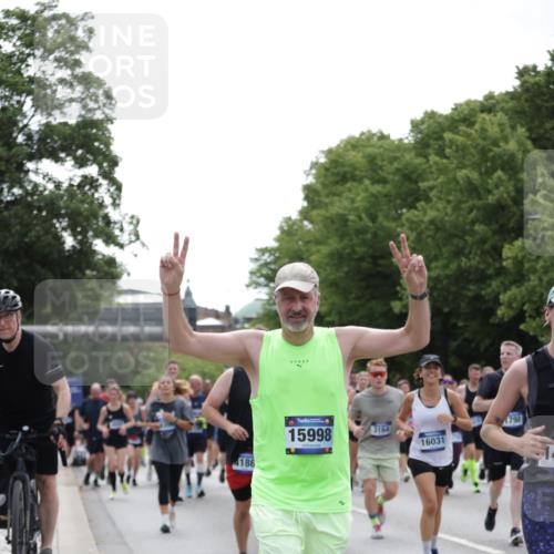 29.06.2025 - hella hamburg halbmarathon Jannik Wohlers http://msf.ph/oto/8142858 29.06.2025 10:44:50 Lombardsbrücke 1685, 1798, 3160, 3164, 3879, 3993, 4099, 4102, 4186, 4337, 4504, 4820, 4851, 5099, 5108, 5190, 5339, 5636, 5949, 6509, 6763, 6788, 6911, 6980, 7699, 7912, 8594, 8605, 8762, 10225, 11119, 11314, 11393, 11473, 11474, 11725, 12198, 12332, 12334, 12415, 12793, 12856, 12878, 12905, 13555, 14002, 14185, 14379, 14410, 14513, 14742, 14758, 14777, 15011, 15450, 15458, 15517, 15557, 15750, 15751, 15998 meine-sportfotos.de