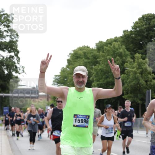 29.06.2025 - hella hamburg halbmarathon Jannik Wohlers http://msf.ph/oto/8142908 29.06.2025 10:44:50 Lombardsbrücke 1685, 1798, 3160, 3164, 3879, 3993, 4099, 4102, 4186, 4337, 4504, 4820, 4851, 5099, 5108, 5190, 5339, 5636, 5949, 6509, 6763, 6788, 6911, 6980, 7699, 7912, 8594, 8605, 8762, 10225, 11119, 11314, 11393, 11473, 11474, 11725, 12198, 12332, 12334, 12415, 12793, 12856, 12878, 12905, 13555, 14002, 14185, 14379, 14410, 14513, 14742, 14758, 14777, 15011, 15450, 15458, 15517, 15557, 15750, 15751, 15998 meine-sportfotos.de