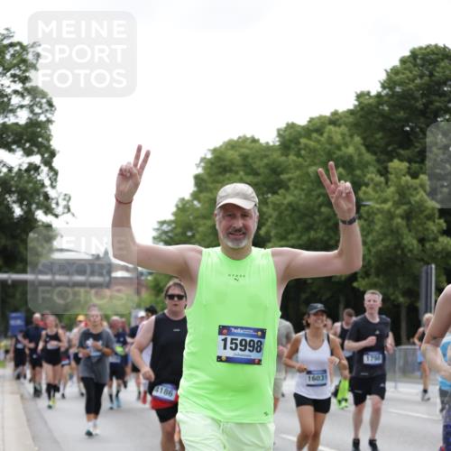 29.06.2025 - hella hamburg halbmarathon Jannik Wohlers http://msf.ph/oto/8142915 29.06.2025 10:44:50 Lombardsbrücke 1685, 1798, 3160, 3164, 3879, 3993, 4099, 4102, 4186, 4337, 4504, 4820, 4851, 5099, 5108, 5190, 5339, 5636, 5949, 6509, 6763, 6788, 6911, 6980, 7699, 7912, 8594, 8605, 8762, 10225, 11119, 11314, 11393, 11473, 11474, 11725, 12198, 12332, 12334, 12415, 12793, 12856, 12878, 12905, 13555, 14002, 14185, 14379, 14410, 14513, 14742, 14758, 14777, 15011, 15450, 15458, 15517, 15557, 15750, 15751, 15998 meine-sportfotos.de