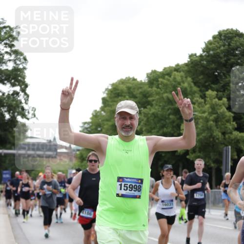 29.06.2025 - hella hamburg halbmarathon Jannik Wohlers http://msf.ph/oto/8142921 29.06.2025 10:44:50 Lombardsbrücke 1685, 1798, 3160, 3164, 3879, 3993, 4099, 4102, 4186, 4337, 4504, 4820, 4851, 5099, 5108, 5190, 5339, 5636, 5949, 6509, 6763, 6788, 6911, 6980, 7699, 7912, 8594, 8605, 8762, 10225, 11119, 11314, 11393, 11473, 11474, 11725, 12198, 12332, 12334, 12415, 12793, 12856, 12878, 12905, 13555, 14002, 14185, 14379, 14410, 14513, 14742, 14758, 14777, 15011, 15450, 15458, 15517, 15557, 15750, 15751, 15998 meine-sportfotos.de