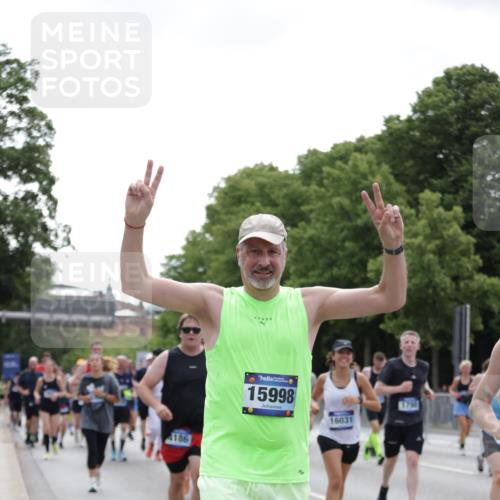 29.06.2025 - hella hamburg halbmarathon Jannik Wohlers http://msf.ph/oto/8142929 29.06.2025 10:44:50 Lombardsbrücke 1685, 1798, 3160, 3164, 3879, 3993, 4099, 4102, 4186, 4337, 4504, 4820, 4851, 5099, 5108, 5190, 5339, 5636, 5949, 6509, 6763, 6788, 6911, 6980, 7699, 7912, 8594, 8605, 8762, 10225, 11119, 11314, 11393, 11473, 11474, 11725, 12198, 12332, 12334, 12415, 12793, 12856, 12878, 12905, 13555, 14002, 14185, 14379, 14410, 14513, 14742, 14758, 14777, 15011, 15450, 15458, 15517, 15557, 15750, 15751, 15998 meine-sportfotos.de