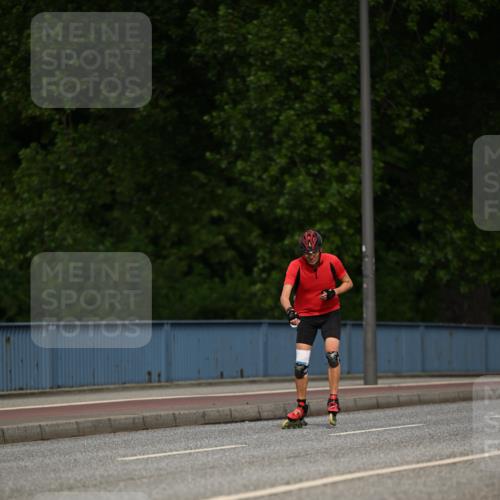 29.06.2025 - hella hamburg halbmarathon Dr. Thomas Lammeyer http://msf.ph/oto/8142937 29.06.2025 09:00:55 Kennedybrücke  meine-sportfotos.de