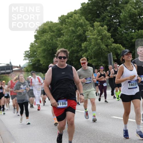 29.06.2025 - hella hamburg halbmarathon Jannik Wohlers http://msf.ph/oto/8142957 29.06.2025 10:44:52 Lombardsbrücke 1685, 1798, 3160, 3164, 3357, 3377, 3879, 3993, 4099, 4102, 4186, 4306, 4337, 4504, 4820, 4851, 5099, 5108, 5190, 5339, 5636, 5949, 6150, 6509, 6763, 6788, 6911, 6980, 7530, 7699, 7912, 8594, 8605, 8762, 10225, 11119, 11314, 11393, 11473, 11474, 11725, 12332, 12334, 12415, 12793, 12856, 12878, 12905, 13555, 14002, 14185, 14232, 14379, 14410, 14513, 14742, 14758, 14777, 15011, 15450, 15458, 15517, 15557, 15692, 15750, 15751, 15998 meine-sportfotos.de