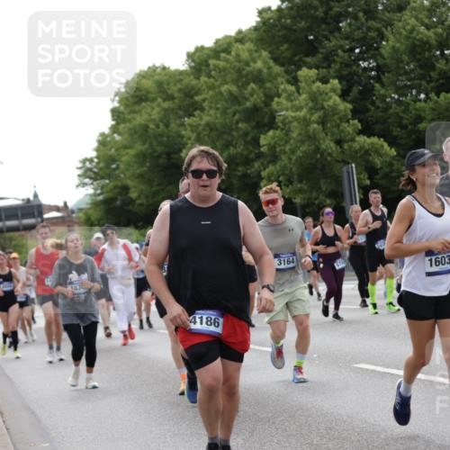 29.06.2025 - hella hamburg halbmarathon Jannik Wohlers http://msf.ph/oto/8142967 29.06.2025 10:44:52 Lombardsbrücke 1685, 1798, 3160, 3164, 3357, 3377, 3879, 3993, 4099, 4102, 4186, 4306, 4337, 4504, 4820, 4851, 5099, 5108, 5190, 5339, 5636, 5949, 6150, 6509, 6763, 6788, 6911, 6980, 7530, 7699, 7912, 8594, 8605, 8762, 10225, 11119, 11314, 11393, 11473, 11474, 11725, 12332, 12334, 12415, 12793, 12856, 12878, 12905, 13555, 14002, 14185, 14232, 14379, 14410, 14513, 14742, 14758, 14777, 15011, 15450, 15458, 15517, 15557, 15692, 15750, 15751, 15998 meine-sportfotos.de