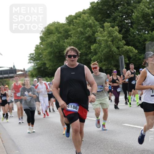 29.06.2025 - hella hamburg halbmarathon Jannik Wohlers http://msf.ph/oto/8142973 29.06.2025 10:44:52 Lombardsbrücke 1685, 1798, 3160, 3164, 3357, 3377, 3879, 3993, 4099, 4102, 4186, 4306, 4337, 4504, 4820, 4851, 5099, 5108, 5190, 5339, 5636, 5949, 6150, 6509, 6763, 6788, 6911, 6980, 7530, 7699, 7912, 8594, 8605, 8762, 10225, 11119, 11314, 11393, 11473, 11474, 11725, 12332, 12334, 12415, 12793, 12856, 12878, 12905, 13555, 14002, 14185, 14232, 14379, 14410, 14513, 14742, 14758, 14777, 15011, 15450, 15458, 15517, 15557, 15692, 15750, 15751, 15998 meine-sportfotos.de