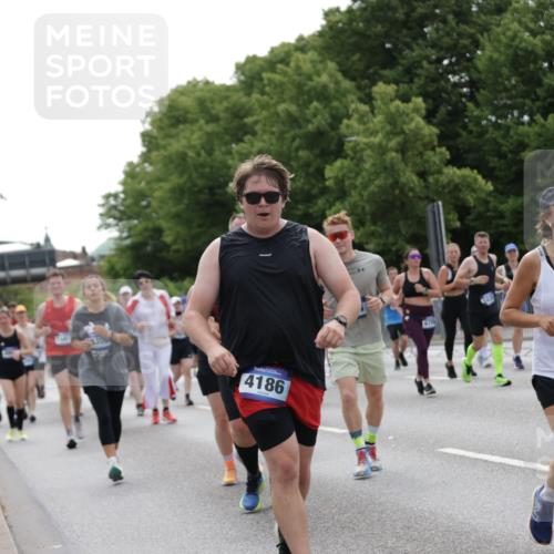 29.06.2025 - hella hamburg halbmarathon Jannik Wohlers http://msf.ph/oto/8142982 29.06.2025 10:44:52 Lombardsbrücke 1685, 1798, 3160, 3164, 3357, 3377, 3879, 3993, 4099, 4102, 4186, 4306, 4337, 4504, 4820, 4851, 5099, 5108, 5190, 5339, 5636, 5949, 6150, 6509, 6763, 6788, 6911, 6980, 7530, 7699, 7912, 8594, 8605, 8762, 10225, 11119, 11314, 11393, 11473, 11474, 11725, 12332, 12334, 12415, 12793, 12856, 12878, 12905, 13555, 14002, 14185, 14232, 14379, 14410, 14513, 14742, 14758, 14777, 15011, 15450, 15458, 15517, 15557, 15692, 15750, 15751, 15998 meine-sportfotos.de