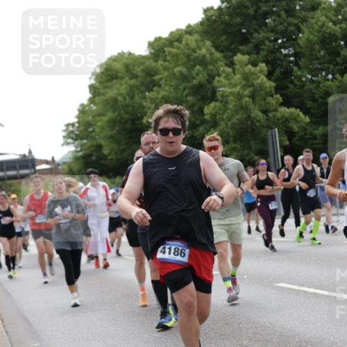 29.06.2025 - hella hamburg halbmarathon Jannik Wohlers http://msf.ph/oto/8142986 29.06.2025 10:44:52 Lombardsbrücke 1685, 1798, 3160, 3164, 3357, 3377, 3879, 3993, 4099, 4102, 4186, 4306, 4337, 4504, 4820, 4851, 5099, 5108, 5190, 5339, 5636, 5949, 6150, 6509, 6763, 6788, 6911, 6980, 7530, 7699, 7912, 8594, 8605, 8762, 10225, 11119, 11314, 11393, 11473, 11474, 11725, 12332, 12334, 12415, 12793, 12856, 12878, 12905, 13555, 14002, 14185, 14232, 14379, 14410, 14513, 14742, 14758, 14777, 15011, 15450, 15458, 15517, 15557, 15692, 15750, 15751, 15998 meine-sportfotos.de