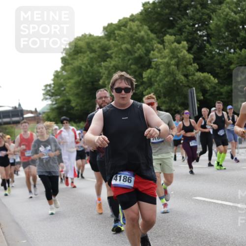 29.06.2025 - hella hamburg halbmarathon Jannik Wohlers http://msf.ph/oto/8142994 29.06.2025 10:44:52 Lombardsbrücke 1685, 1798, 3160, 3164, 3357, 3377, 3879, 3993, 4099, 4102, 4186, 4306, 4337, 4504, 4820, 4851, 5099, 5108, 5190, 5339, 5636, 5949, 6150, 6509, 6763, 6788, 6911, 6980, 7530, 7699, 7912, 8594, 8605, 8762, 10225, 11119, 11314, 11393, 11473, 11474, 11725, 12332, 12334, 12415, 12793, 12856, 12878, 12905, 13555, 14002, 14185, 14232, 14379, 14410, 14513, 14742, 14758, 14777, 15011, 15450, 15458, 15517, 15557, 15692, 15750, 15751, 15998 meine-sportfotos.de