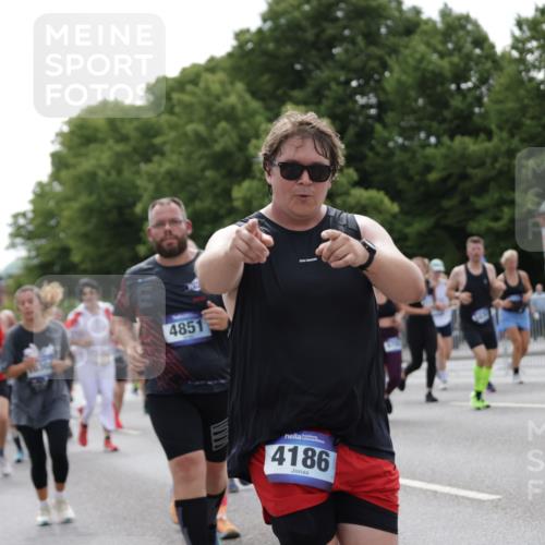 29.06.2025 - hella hamburg halbmarathon Jannik Wohlers http://msf.ph/oto/8143004 29.06.2025 10:44:53 Lombardsbrücke 1685, 1798, 3160, 3164, 3357, 3377, 3879, 3993, 4099, 4102, 4186, 4306, 4337, 4504, 4820, 4851, 5099, 5108, 5190, 5339, 5636, 5949, 6150, 6509, 6763, 6788, 6911, 6922, 6980, 7530, 7699, 7912, 8594, 8605, 8762, 10182, 10225, 11119, 11314, 11393, 11473, 11474, 11725, 11726, 12332, 12334, 12415, 12793, 12856, 12878, 12905, 13555, 13862, 14002, 14185, 14232, 14379, 14410, 14513, 14742, 14758, 14777, 15011, 15450, 15458, 15517, 15557, 15692, 15750, 15751, 15998 meine-sportfotos.de