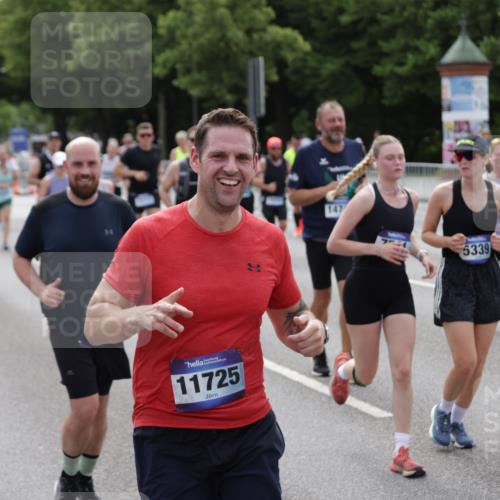 29.06.2025 - hella hamburg halbmarathon Jannik Wohlers http://msf.ph/oto/8143095 29.06.2025 10:45:01 Lombardsbrücke 1713, 1798, 2216, 2217, 2657, 2664, 2973, 3160, 3164, 3357, 3377, 3879, 3993, 4099, 4102, 4224, 4306, 4504, 4820, 4851, 5099, 5108, 5339, 5636, 5949, 6150, 6763, 6788, 6911, 6922, 6980, 7283, 7530, 7541, 7859, 8605, 9620, 10030, 10182, 10225, 10812, 11119, 11314, 11393, 11473, 11474, 11660, 11725, 11726, 12415, 12575, 12793, 12856, 12878, 12905, 13555, 13791, 13862, 14002, 14185, 14232, 14379, 14410, 14513, 14742, 15011, 15450, 15517, 15557, 15692, 18264 meine-sportfotos.de