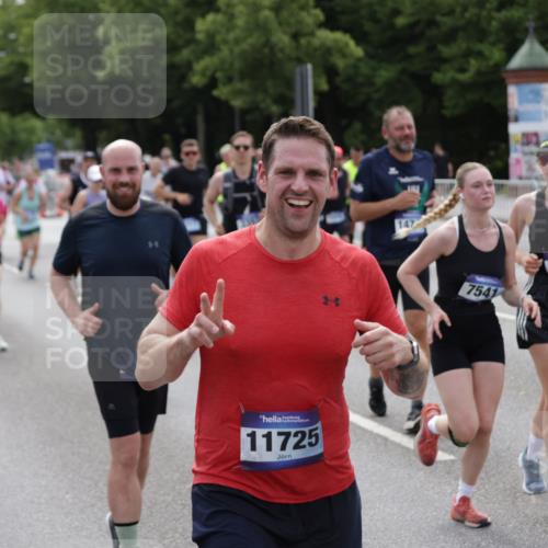 29.06.2025 - hella hamburg halbmarathon Jannik Wohlers http://msf.ph/oto/8143106 29.06.2025 10:45:01 Lombardsbrücke 1713, 1798, 2216, 2217, 2657, 2664, 2973, 3160, 3164, 3357, 3377, 3879, 3993, 4099, 4102, 4224, 4306, 4504, 4820, 4851, 5099, 5108, 5339, 5636, 5949, 6150, 6763, 6788, 6911, 6922, 6980, 7283, 7530, 7541, 7859, 8605, 9620, 10030, 10182, 10225, 10812, 11119, 11314, 11393, 11473, 11474, 11660, 11725, 11726, 12415, 12575, 12793, 12856, 12878, 12905, 13555, 13791, 13862, 14002, 14185, 14232, 14379, 14410, 14513, 14742, 15011, 15450, 15517, 15557, 15692, 18264 meine-sportfotos.de