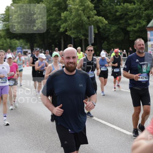 29.06.2025 - hella hamburg halbmarathon Jannik Wohlers http://msf.ph/oto/8143118 29.06.2025 10:45:02 Lombardsbrücke 1713, 1798, 2008, 2216, 2217, 2657, 2664, 2973, 3160, 3164, 3357, 3377, 3879, 3993, 4099, 4102, 4224, 4306, 4504, 4820, 4851, 5099, 5108, 5339, 5636, 5949, 6150, 6763, 6788, 6911, 6922, 6980, 7283, 7530, 7541, 7859, 8605, 8745, 9620, 10030, 10182, 10225, 10812, 11119, 11314, 11473, 11474, 11660, 11725, 11726, 12415, 12575, 12793, 12856, 12878, 12905, 13555, 13791, 13862, 14002, 14185, 14232, 14379, 14410, 14513, 14742, 15011, 15450, 15517, 15557, 15692, 18264 meine-sportfotos.de