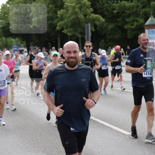 29.06.2025 - hella hamburg halbmarathon Jannik Wohlers http://msf.ph/oto/8143128 29.06.2025 10:45:02 Lombardsbrücke 1713, 1798, 2008, 2216, 2217, 2657, 2664, 2973, 3160, 3164, 3357, 3377, 3879, 3993, 4099, 4102, 4224, 4306, 4504, 4820, 4851, 5099, 5108, 5339, 5636, 5949, 6150, 6763, 6788, 6911, 6922, 6980, 7283, 7530, 7541, 7859, 8605, 8745, 9620, 10030, 10182, 10225, 10812, 11119, 11314, 11473, 11474, 11660, 11725, 11726, 12415, 12575, 12793, 12856, 12878, 12905, 13555, 13791, 13862, 14002, 14185, 14232, 14379, 14410, 14513, 14742, 15011, 15450, 15517, 15557, 15692, 18264 meine-sportfotos.de