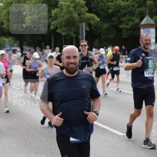 29.06.2025 - hella hamburg halbmarathon Jannik Wohlers http://msf.ph/oto/8143135 29.06.2025 10:45:02 Lombardsbrücke 1713, 1798, 2008, 2216, 2217, 2657, 2664, 2973, 3160, 3164, 3357, 3377, 3879, 3993, 4099, 4102, 4224, 4306, 4504, 4820, 4851, 5099, 5108, 5339, 5636, 5949, 6150, 6763, 6788, 6911, 6922, 6980, 7283, 7530, 7541, 7859, 8605, 8745, 9620, 10030, 10182, 10225, 10812, 11119, 11314, 11473, 11474, 11660, 11725, 11726, 12415, 12575, 12793, 12856, 12878, 12905, 13555, 13791, 13862, 14002, 14185, 14232, 14379, 14410, 14513, 14742, 15011, 15450, 15517, 15557, 15692, 18264 meine-sportfotos.de