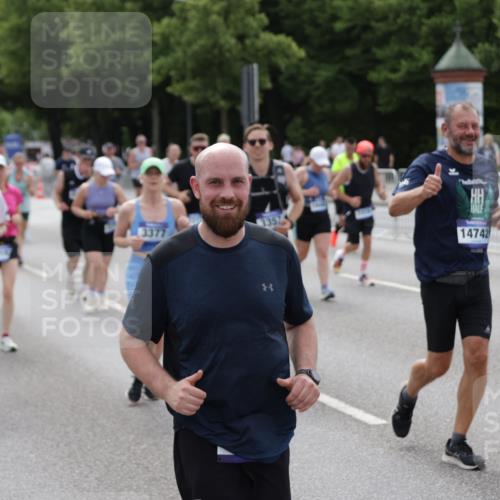 29.06.2025 - hella hamburg halbmarathon Jannik Wohlers http://msf.ph/oto/8143140 29.06.2025 10:45:02 Lombardsbrücke 1713, 1798, 2008, 2216, 2217, 2657, 2664, 2973, 3160, 3164, 3357, 3377, 3879, 3993, 4099, 4102, 4224, 4306, 4504, 4820, 4851, 5099, 5108, 5339, 5636, 5949, 6150, 6763, 6788, 6911, 6922, 6980, 7283, 7530, 7541, 7859, 8605, 8745, 9620, 10030, 10182, 10225, 10812, 11119, 11314, 11473, 11474, 11660, 11725, 11726, 12415, 12575, 12793, 12856, 12878, 12905, 13555, 13791, 13862, 14002, 14185, 14232, 14379, 14410, 14513, 14742, 15011, 15450, 15517, 15557, 15692, 18264 meine-sportfotos.de