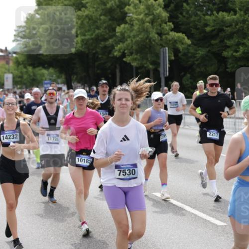 29.06.2025 - hella hamburg halbmarathon Jannik Wohlers http://msf.ph/oto/8143171 29.06.2025 10:45:04 Lombardsbrücke 1060, 1085, 1713, 1798, 2008, 2216, 2217, 2657, 2664, 2973, 3357, 3377, 3879, 3993, 4099, 4102, 4224, 4306, 4504, 4820, 5099, 5108, 5339, 5636, 5949, 6150, 6763, 6788, 6911, 6922, 6980, 7283, 7530, 7541, 7859, 8605, 8745, 9620, 10030, 10182, 10225, 10812, 11119, 11314, 11473, 11474, 11640, 11660, 11725, 11726, 12415, 12575, 12856, 12878, 13555, 13791, 13862, 14002, 14185, 14232, 14379, 14410, 14742, 15011, 15450, 15517, 15557, 15692, 16415, 18264 meine-sportfotos.de