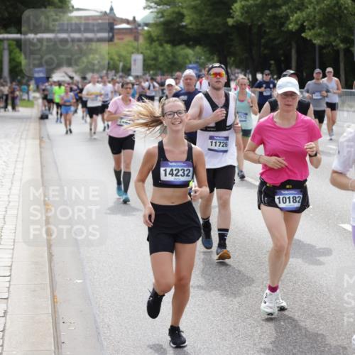 29.06.2025 - hella hamburg halbmarathon Jannik Wohlers http://msf.ph/oto/8143180 29.06.2025 10:45:05 Lombardsbrücke 1060, 1085, 1713, 2008, 2216, 2217, 2657, 2664, 2973, 3357, 3377, 3879, 4099, 4102, 4224, 4306, 4504, 4820, 5099, 5108, 5339, 5636, 5949, 6150, 6763, 6788, 6911, 6922, 7283, 7530, 7541, 7859, 8605, 8745, 9620, 10030, 10182, 10225, 10812, 11119, 11473, 11474, 11640, 11660, 11725, 11726, 12415, 12575, 12856, 12878, 13791, 13862, 14185, 14232, 14379, 14410, 14742, 15011, 15450, 15517, 15557, 15692, 16415, 18264, 19039 meine-sportfotos.de