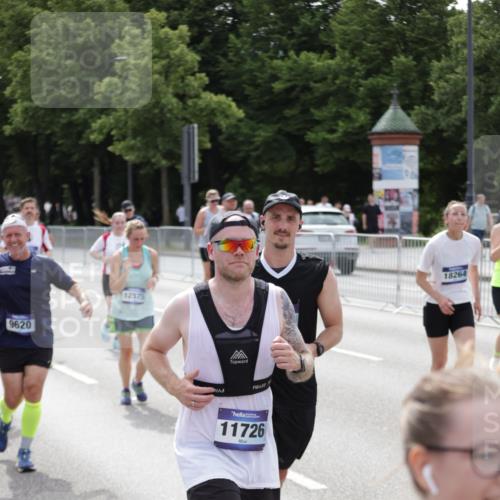 29.06.2025 - hella hamburg halbmarathon Jannik Wohlers http://msf.ph/oto/8143200 29.06.2025 10:45:06 Lombardsbrücke 1060, 1085, 1713, 2008, 2216, 2217, 2657, 2664, 2973, 3357, 3377, 3879, 4099, 4102, 4224, 4306, 4504, 4820, 5108, 5339, 5636, 5949, 6150, 6763, 6911, 6922, 7283, 7530, 7541, 7859, 8745, 9620, 10030, 10182, 10225, 10812, 11119, 11473, 11474, 11640, 11660, 11725, 11726, 12415, 12575, 12856, 12878, 13791, 13862, 14185, 14232, 14379, 14410, 14742, 15011, 15450, 15517, 15557, 15692, 16415, 18003, 18264, 19039 meine-sportfotos.de