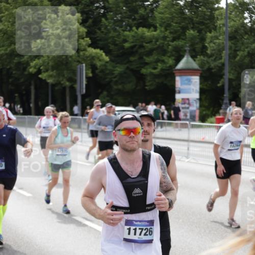 29.06.2025 - hella hamburg halbmarathon Jannik Wohlers http://msf.ph/oto/8143214 29.06.2025 10:45:07 Lombardsbrücke 1033, 1060, 1085, 1713, 2008, 2216, 2217, 2550, 2657, 2664, 2973, 3357, 3377, 4099, 4102, 4224, 4306, 5339, 5949, 6150, 6763, 6911, 6922, 7283, 7530, 7541, 7859, 8745, 9620, 10030, 10182, 10225, 10812, 11119, 11473, 11474, 11640, 11660, 11725, 11726, 12415, 12575, 12856, 12878, 13791, 13862, 14185, 14232, 14379, 14410, 14742, 15011, 15450, 15517, 15557, 15692, 16415, 18003, 18264, 19039 meine-sportfotos.de