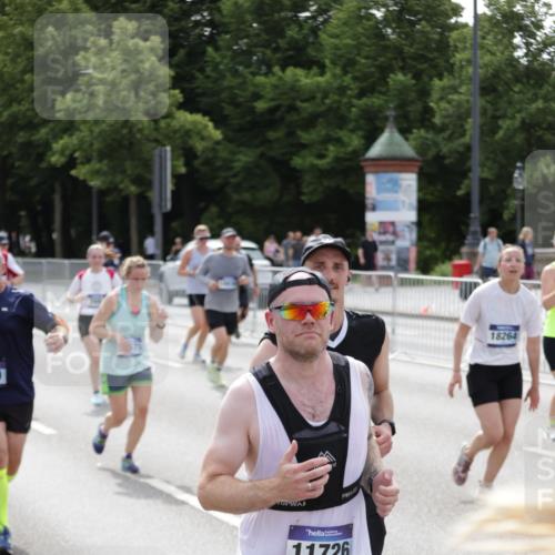 29.06.2025 - hella hamburg halbmarathon Jannik Wohlers http://msf.ph/oto/8143223 29.06.2025 10:45:07 Lombardsbrücke 1033, 1060, 1085, 1713, 2008, 2216, 2217, 2550, 2657, 2664, 2973, 3357, 3377, 4099, 4102, 4224, 4306, 5339, 5949, 6150, 6763, 6911, 6922, 7283, 7530, 7541, 7859, 8745, 9620, 10030, 10182, 10225, 10812, 11119, 11473, 11474, 11640, 11660, 11725, 11726, 12415, 12575, 12856, 12878, 13791, 13862, 14185, 14232, 14379, 14410, 14742, 15011, 15450, 15517, 15557, 15692, 16415, 18003, 18264, 19039 meine-sportfotos.de