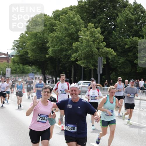 29.06.2025 - hella hamburg halbmarathon Jannik Wohlers http://msf.ph/oto/8143238 29.06.2025 10:45:08 Lombardsbrücke 1033, 1060, 1085, 1713, 2008, 2216, 2217, 2550, 2657, 2664, 2973, 3357, 3377, 4224, 4306, 5339, 5949, 6150, 6763, 6911, 6922, 7283, 7530, 7541, 7859, 8745, 9620, 10030, 10182, 10225, 10812, 11119, 11640, 11660, 11725, 11726, 12575, 12856, 12878, 13302, 13791, 13862, 14185, 14232, 14379, 14742, 15011, 15450, 15517, 15557, 15692, 16415, 17054, 18003, 18264, 19039 meine-sportfotos.de
