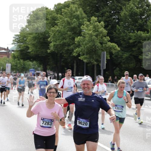 29.06.2025 - hella hamburg halbmarathon Jannik Wohlers http://msf.ph/oto/8143250 29.06.2025 10:45:08 Lombardsbrücke 1033, 1060, 1085, 1713, 2008, 2216, 2217, 2550, 2657, 2664, 2973, 3357, 3377, 4224, 4306, 5339, 5949, 6150, 6763, 6911, 6922, 7283, 7530, 7541, 7859, 8745, 9620, 10030, 10182, 10225, 10812, 11119, 11640, 11660, 11725, 11726, 12575, 12856, 12878, 13302, 13791, 13862, 14185, 14232, 14379, 14742, 15011, 15450, 15517, 15557, 15692, 16415, 17054, 18003, 18264, 19039 meine-sportfotos.de