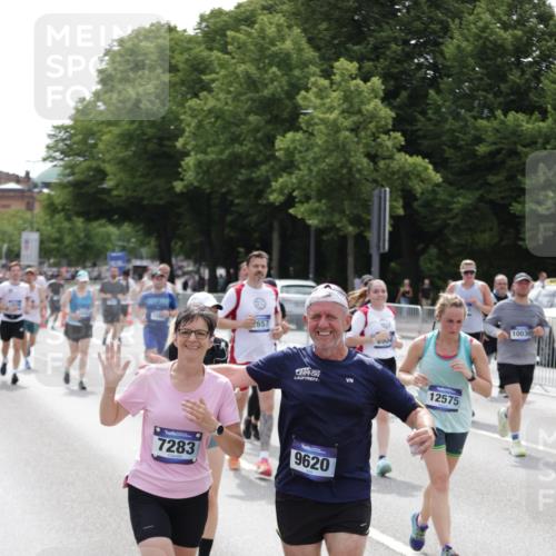 29.06.2025 - hella hamburg halbmarathon Jannik Wohlers http://msf.ph/oto/8143256 29.06.2025 10:45:08 Lombardsbrücke 1033, 1060, 1085, 1713, 2008, 2216, 2217, 2550, 2657, 2664, 2973, 3357, 3377, 4224, 4306, 5339, 5949, 6150, 6763, 6911, 6922, 7283, 7530, 7541, 7859, 8745, 9620, 10030, 10182, 10225, 10812, 11119, 11640, 11660, 11725, 11726, 12575, 12856, 12878, 13302, 13791, 13862, 14185, 14232, 14379, 14742, 15011, 15450, 15517, 15557, 15692, 16415, 17054, 18003, 18264, 19039 meine-sportfotos.de
